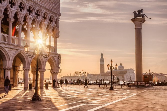 Private Venice City Tour and Gondola Ride - Discovering the Doges Palace
