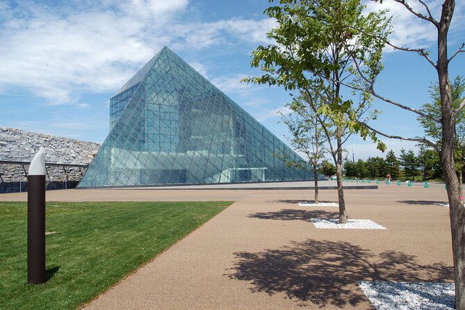 Private Video Tour in Park Symbolic of Sapporo - Provision of Original Data
