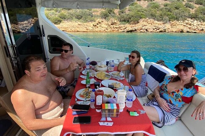 Private VIP Motoryacht Charter in Bodrum For 6 Hours With Lunch - Lunch and Amenities