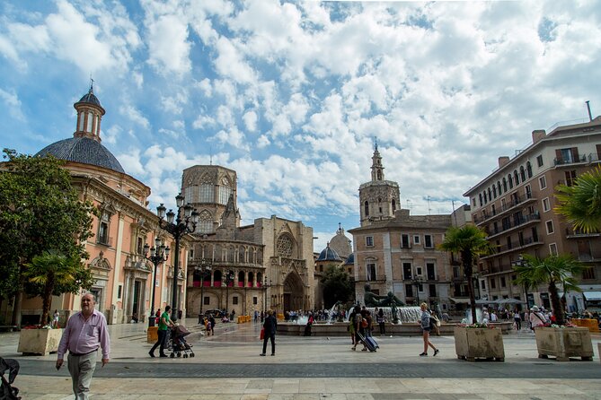 PRIVATE Walking Tour Historical Center With Local Expert - Key Points