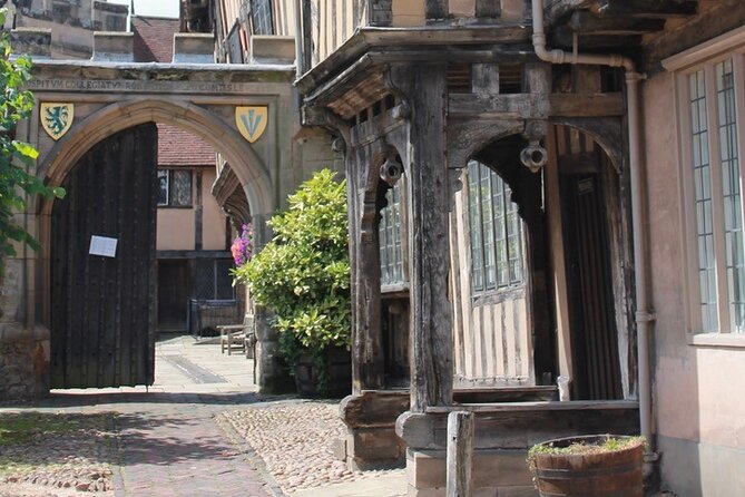 Private Walking Tour in Warwick - The Lord Leycester