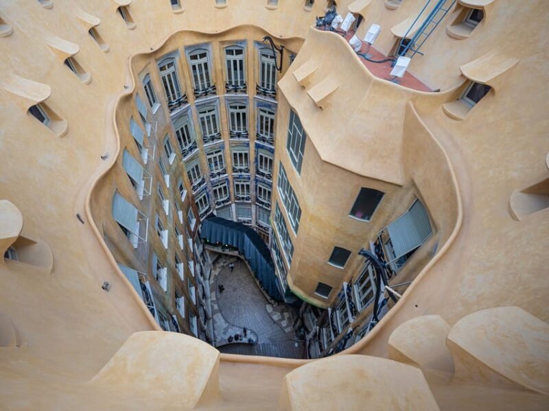 Private Walking Tour Of Casa Mila With Reserved Access - Exploring the Exterior and Surroundings of Casa Milà