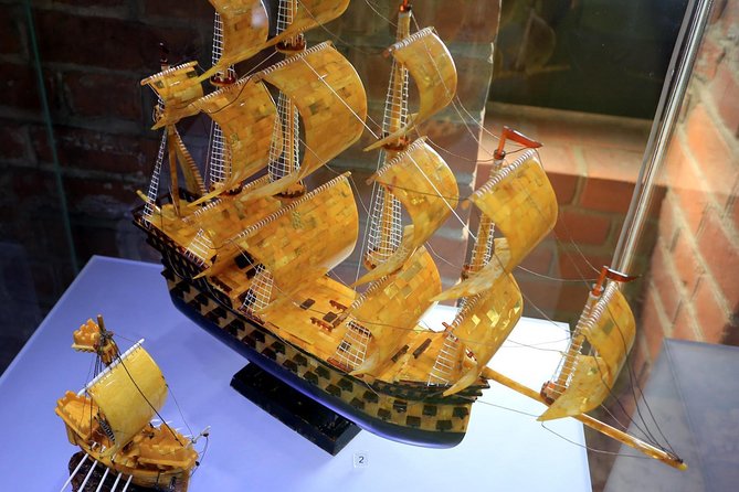 Private Walking Tour of Gdansk Amber Museum Malbork Castle - Booking and Availability