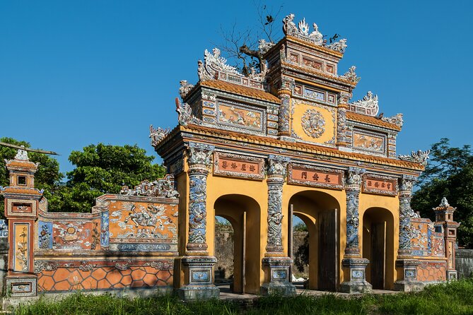 Private Walking Tour of Hue Imperial City - Discovering Thai Hoa Palace