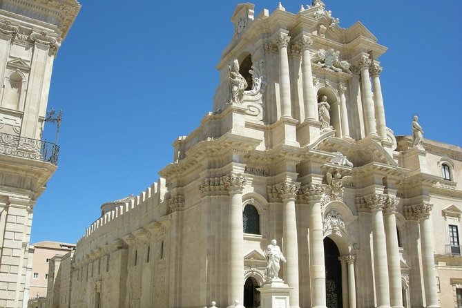 Private Walking Tour of Ortigia and Private Boat Tour With Food and Wine - Exploring Ortigia on Foot