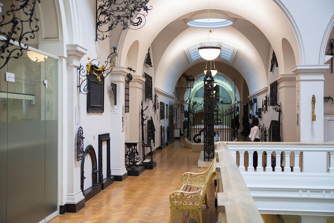 Private Walking Tour of the Victoria and Albert Museum - Meeting Point and Duration