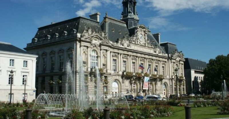 Private Walking Tour of Tours Historical Center - Customization and Accessibility