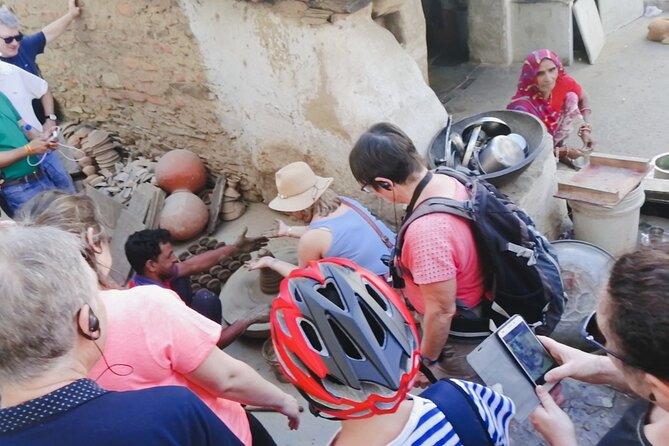 Private Walking Tour of Udaipur With a Professional Guide - Experiencing the Vibrant Local Markets