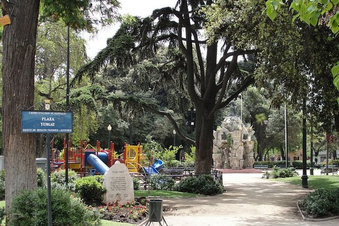 Private Walking Tour to Barrio Yungay Santiago - Tour Details
