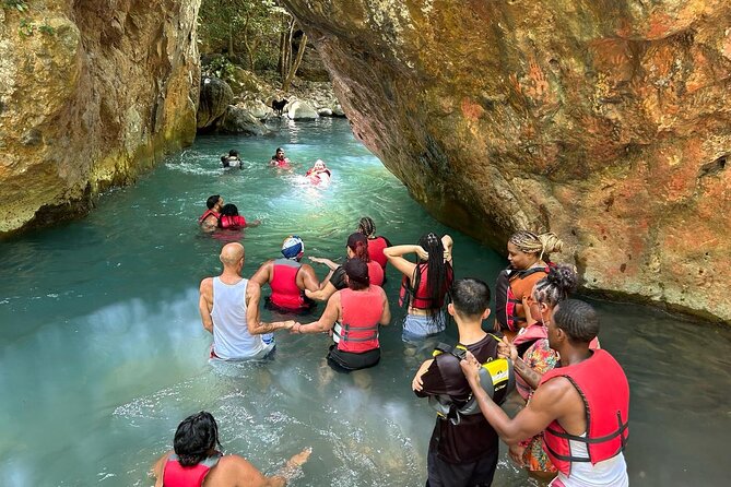 Private Waterfall Tour and River Hike in La Leona Waterfall - Included Activities