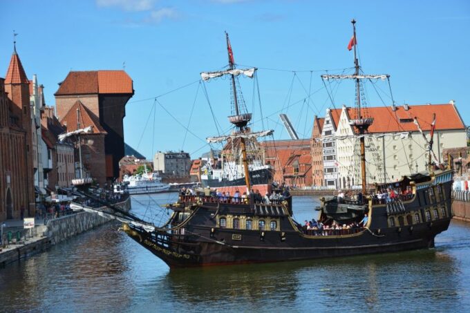 Private Westerplatte Tour by Car or Cruise Transport - Transport Options Explained