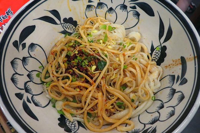 Private Xi'an Night & Food Tour by Tuk Tuk and Public Transportation - Health and Safety Considerations