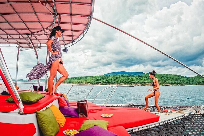 Private Yacht Charter ChicaFUN 3 Waterslides All Inclusive - FAQ