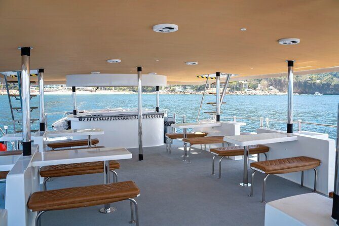 Private Yacht Charter ChicaFUN 5 Waterslides All Inclusive - FAQ