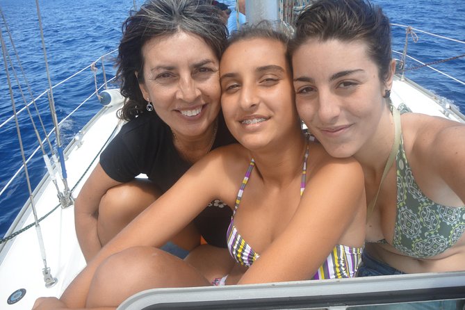 Private Yacht Excursion From Puerto Colon 3 Hours - Tour Accessibility and Restrictions