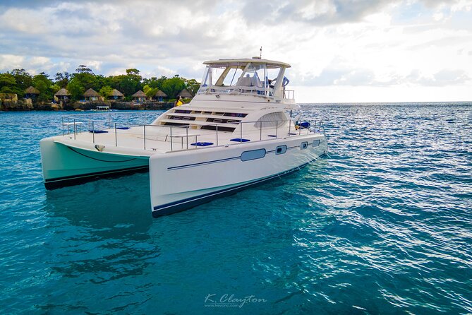 Private Yacht in Montego Bay - Snorkeling, Snacks, Cocktails - Yacht Features and Capacity
