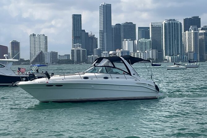Private Yacht Rental in Miami Up to 12 People - Onboard Amenities