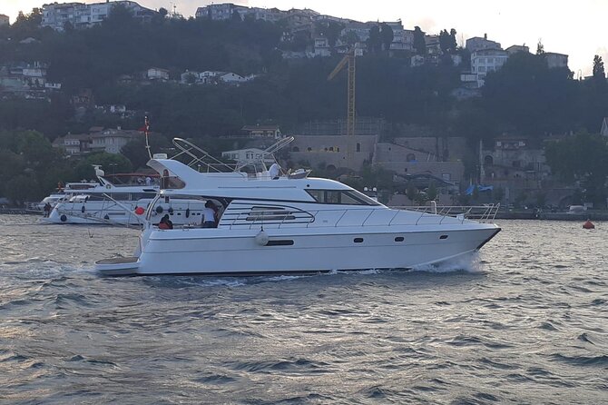 Private Yacht Voyage With Drinks&Snacks - Service Animals and Help Center