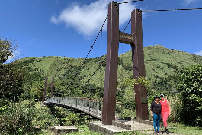 Private Yangmingshan Volcano Tour - Guides and Local Insights