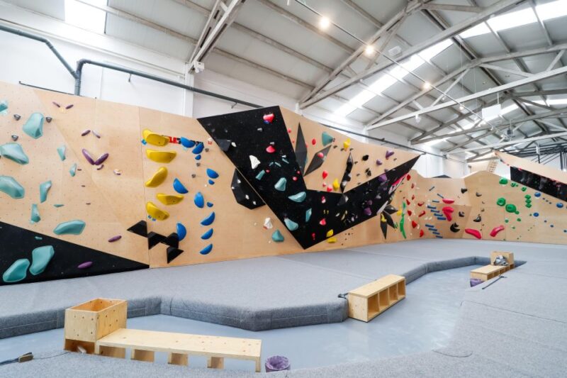 Proa Climbing Center: Indoor Climbing Gym Experience - Facilities and Equipment