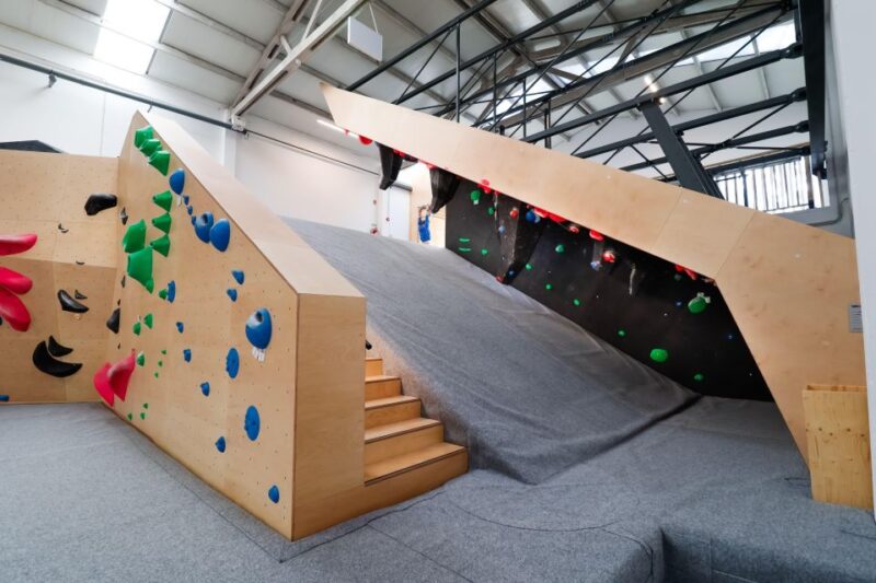 Proa Climbing Center: Indoor Climbing Gym Experience - Training Area Features