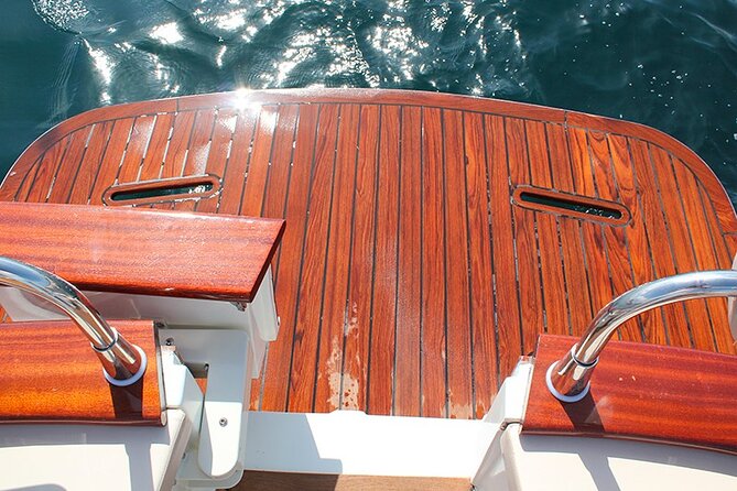 Procida Island Tour by Boat 2h 15M With Swimming and Underwater Photos - Included in the Tour