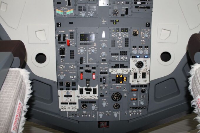 Professional Boeing 737-800 Simulator - 100 Minutes - Unique Gift Idea