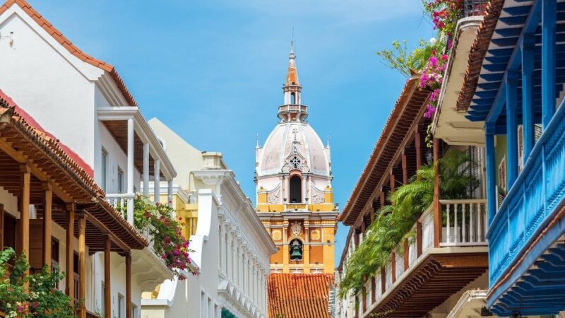 PROFESSIONAL GUIDED FULL CITY TOUR WITH STREET FOOD TASTING - Key Points