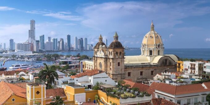 PROFESSIONAL GUIDED FULL CITY TOUR WITH STREET FOOD TASTING - Reserve and Pay Options