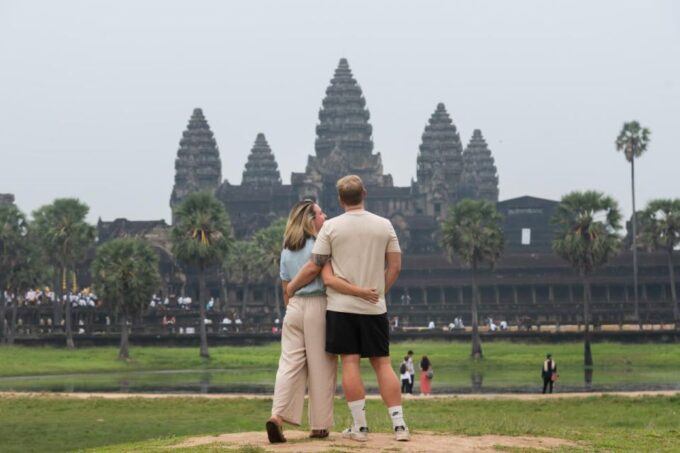 Professional Photoshoot in Angkor Archaeological Park - Customizable Tour Options