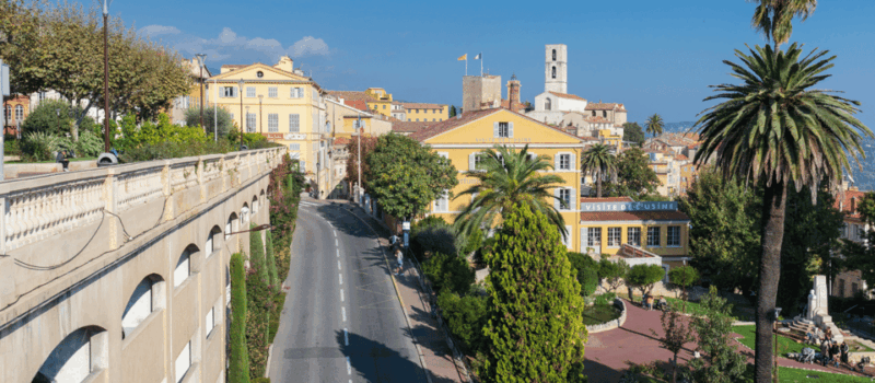 Provence Countryside & Medieval Villages Day Trip - Indulging in Violet Delights in Tourrettes-sur-Loup