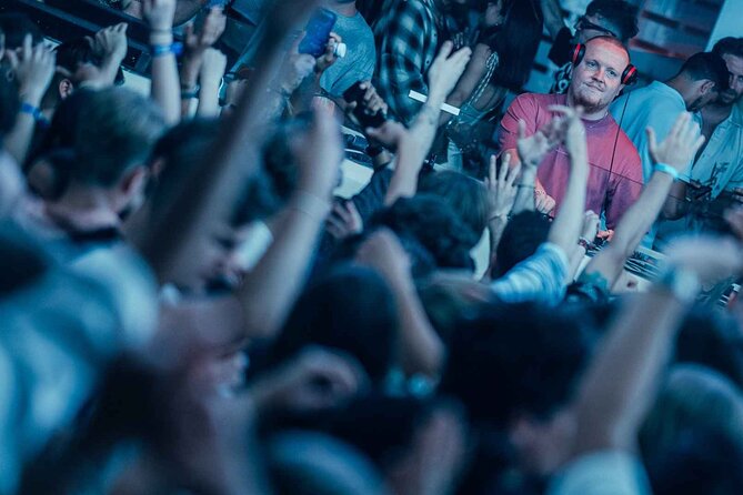 Pub Crawl Barcelona by EVOLVE the BEST Night Experience - Personalized and Unforgettable Experience