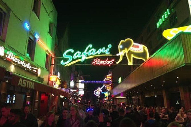 Pub Crawl - Ultimate Party Pub Crawl Incl. One-Hour Drinks Flat Rate - Group Size and Accessibility