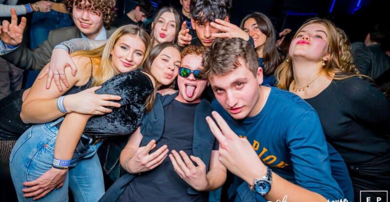 Pub Crawl With Shots and Night Club I Prague - Key Points