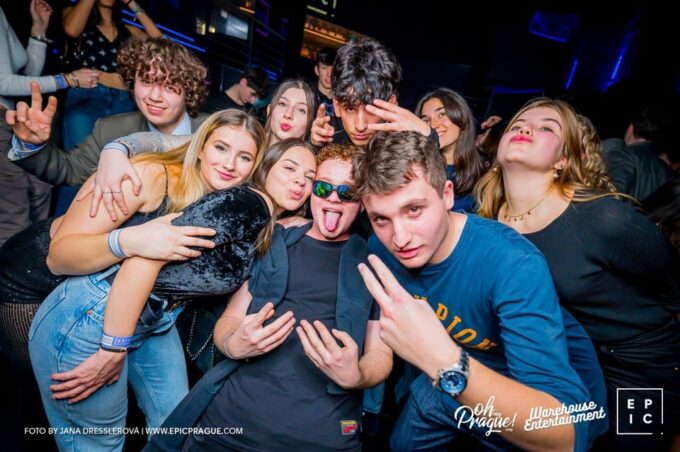 Pub Crawl With Shots and Night Club I Prague - Duration and Pricing Information