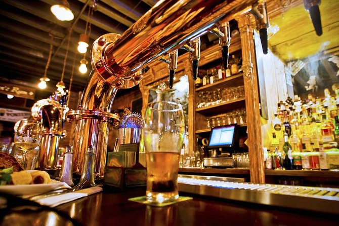 Pub Tour of Londons West End: Trafalgar Square, Covent Garden and Soho - Seven Dials Finale