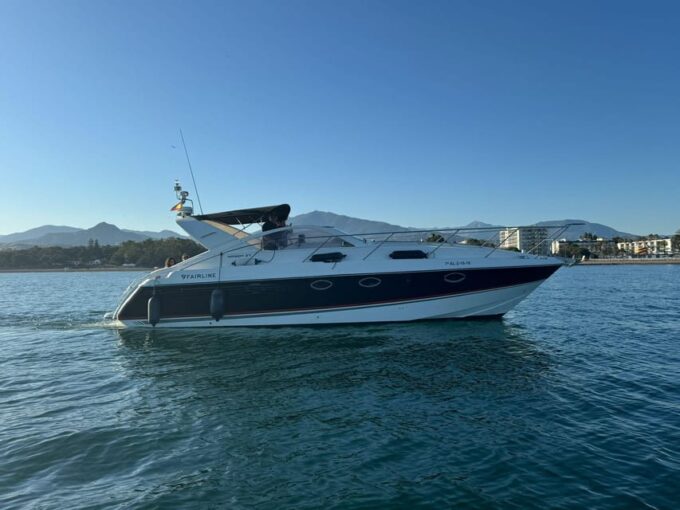 Puerto Banús: 2-4 Hour Cruise on Luxury Yacht Along the Marbella Coastline - Exclusive Luxury Yacht Charter