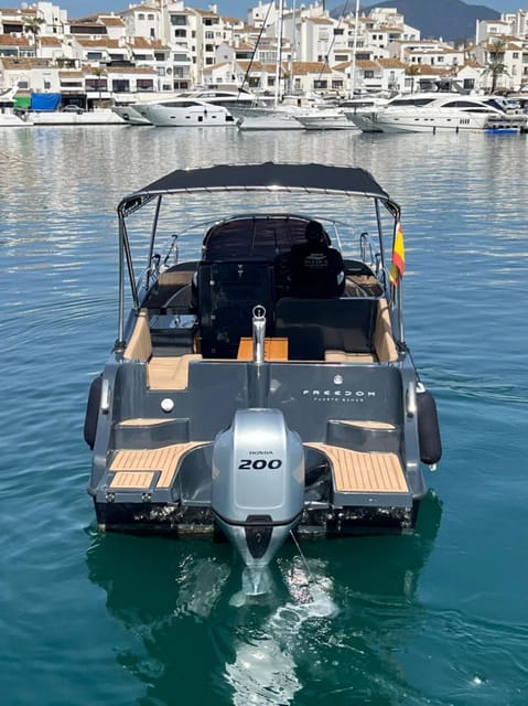 Puerto Banus: Boat Charter Moonday Yacht - Key Points