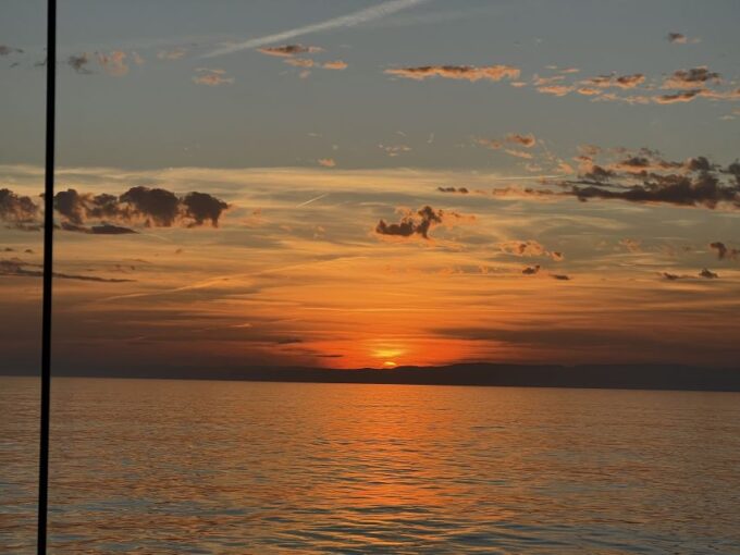 Puerto Banús: Sunset Sail in Marbella With Drinks & Snacks - Cancellation Policy Details