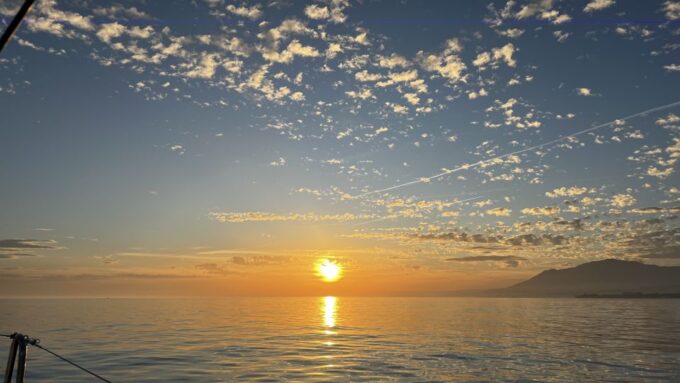 Puerto Banús: Sunset Sail in Marbella With Drinks & Snacks - Immersive Sunset Viewing