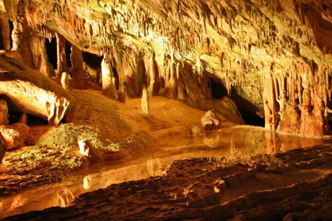 Puerto De San Miguel: Can Marçà Cave Guided Tour With Entry - Caving Experience
