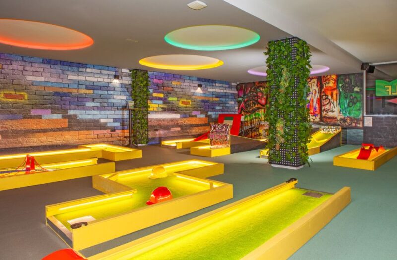 Puerto Del Carmen: Indoor 18 Hole Crazy Mini Golf Experience - Key Points