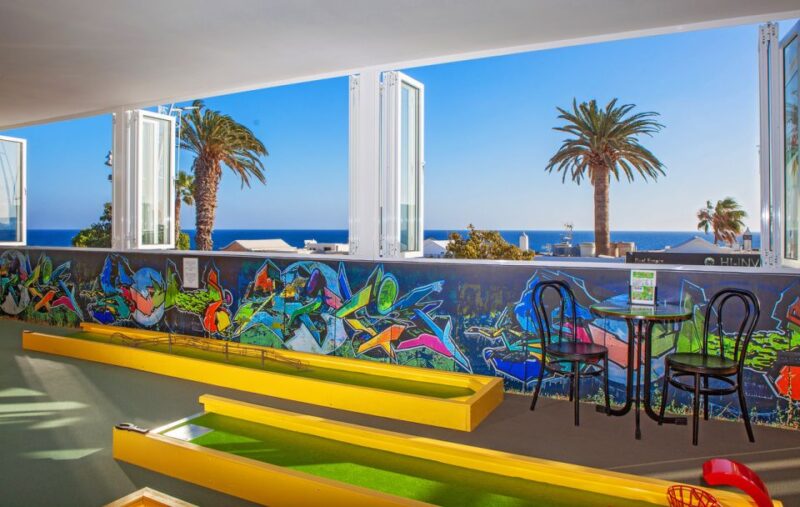 Puerto Del Carmen: Indoor 18 Hole Crazy Mini Golf Experience - Course Details