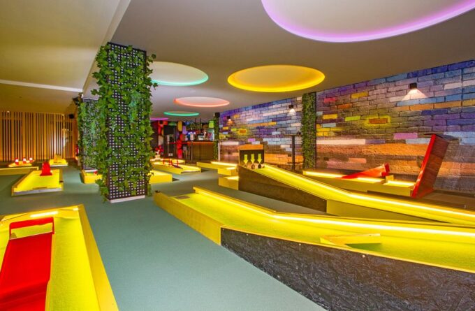 Puerto Del Carmen: Indoor 18 Hole Crazy Mini Golf Experience - Frequently Asked Questions