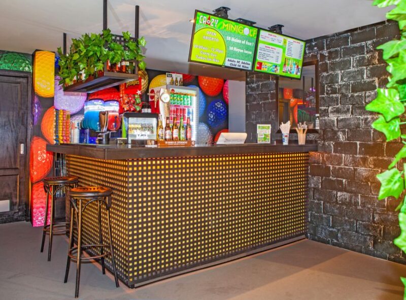 Puerto Del Carmen: Indoor 18 Hole Crazy Mini Golf Experience - Key Points