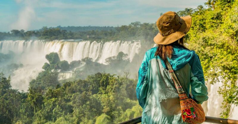 Puerto Iguazú Combo: Iguazu Falls 2 Day Tours + Transfers - Key Points