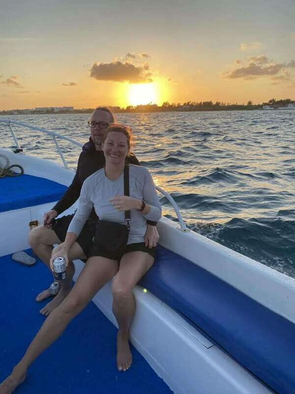 Puerto Morelos: Private Sunset Cruise with Snacks & Drinks - The Comfort and Service