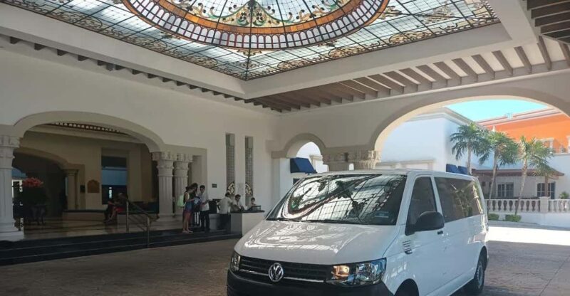 Puerto Morelos: Private Van Transfer to Akumal - Seamless Transportation