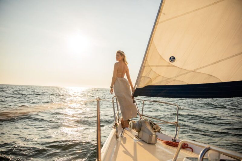 Puerto Vallarta: Bay of Banderas Luxury Sunset Sailing Tour - Key Points