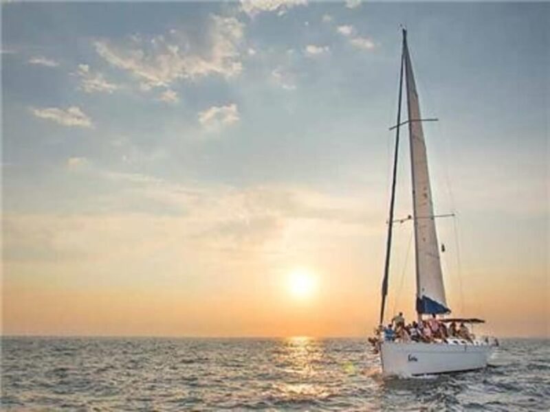 Puerto Vallarta: Luxury Sunset Sailing - Key Points